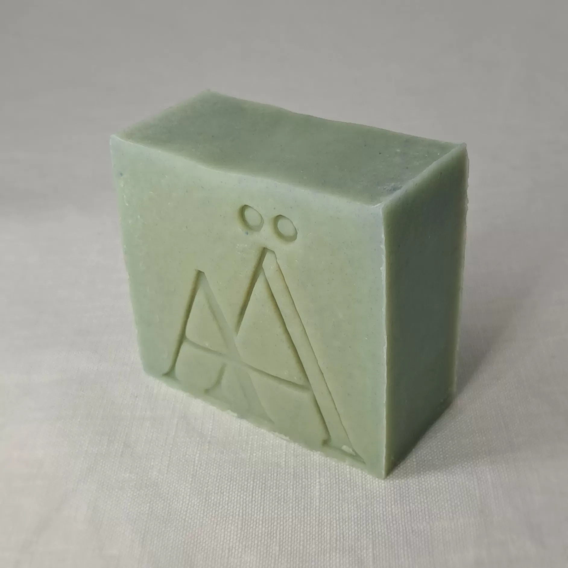 Le savon qui transforme votre rasage et gommage en moment précis et confortable.