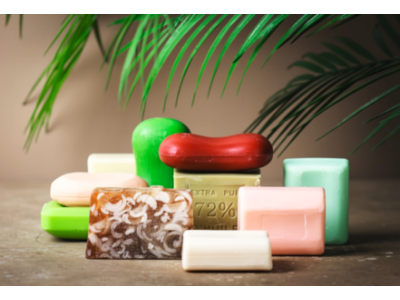 Savon fait main vs savon industriel : quelles différences réelles pour la peau ?